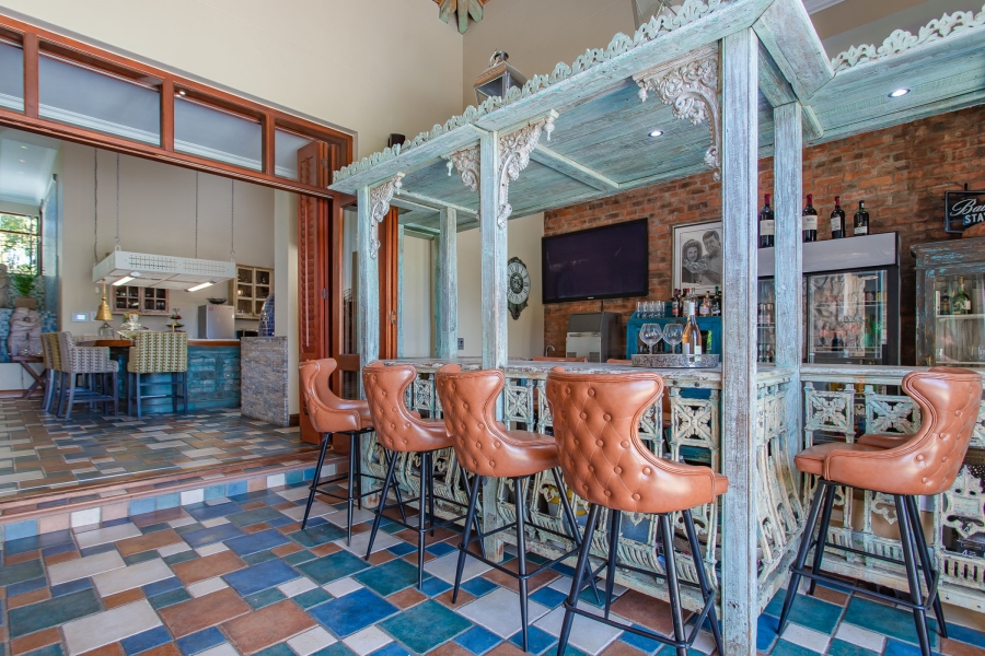 5 Bedroom Property for Sale in Winelands Western Cape